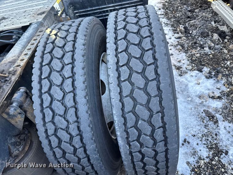 image for item YA2316 2016 Mack CXU613 semi truck