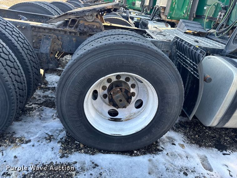 image for item YA2316 2016 Mack CXU613 semi truck