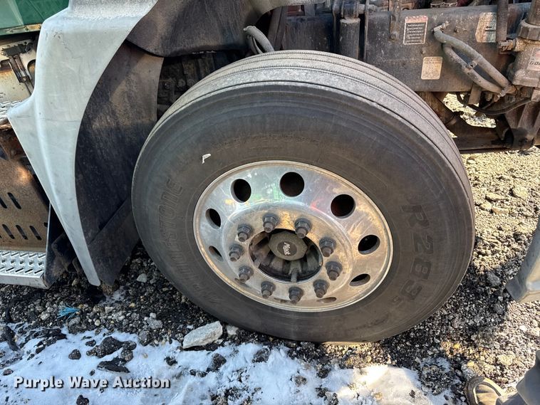 image for item YA2316 2016 Mack CXU613 semi truck