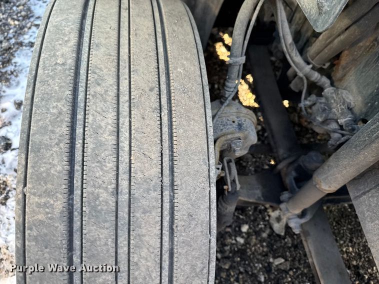 image for item YA2316 2016 Mack CXU613 semi truck