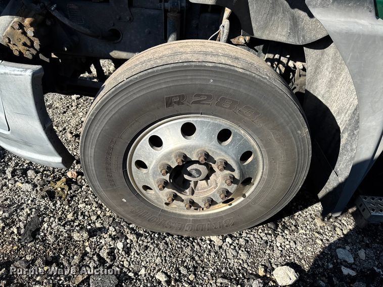 image for item YA2316 2016 Mack CXU613 semi truck