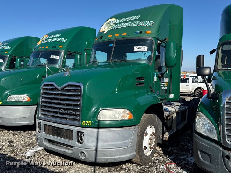 image for item YA2317 2016 Mack CXU613 semi truck