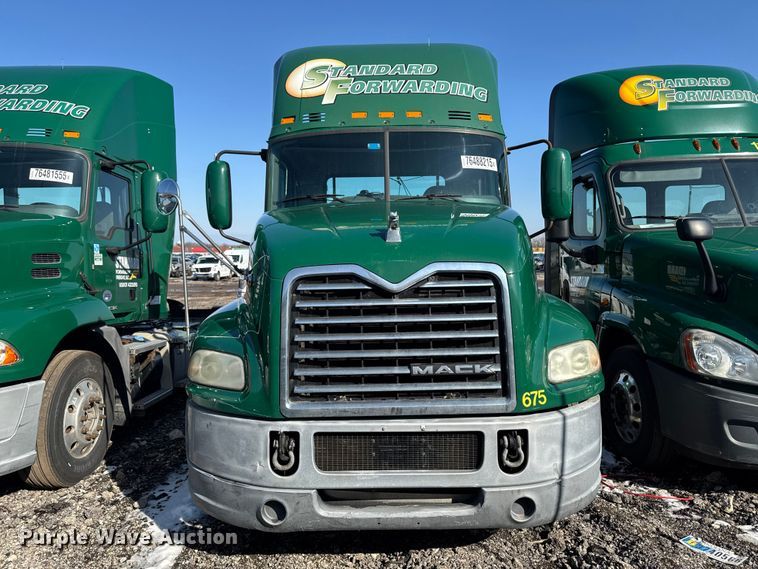 image for item YA2317 2016 Mack CXU613 semi truck