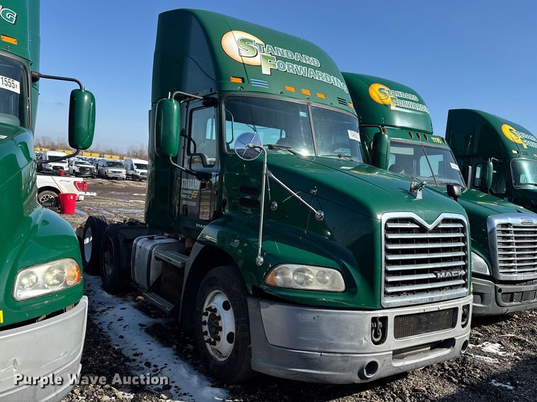 image for item YA2317 2016 Mack CXU613 semi truck