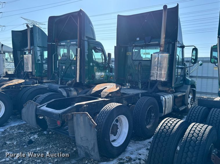 image for item YA2317 2016 Mack CXU613 semi truck