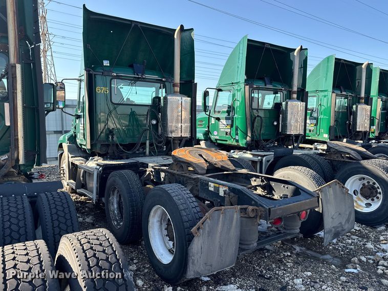 image for item YA2317 2016 Mack CXU613 semi truck