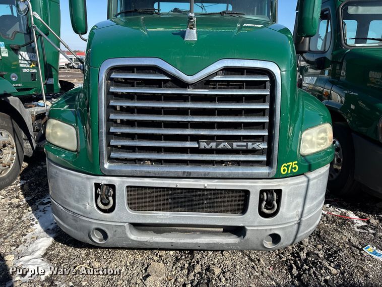 image for item YA2317 2016 Mack CXU613 semi truck