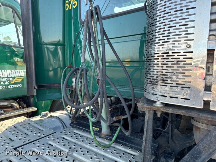 image for item YA2317 2016 Mack CXU613 semi truck