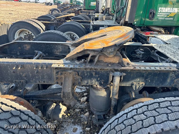 image for item YA2317 2016 Mack CXU613 semi truck