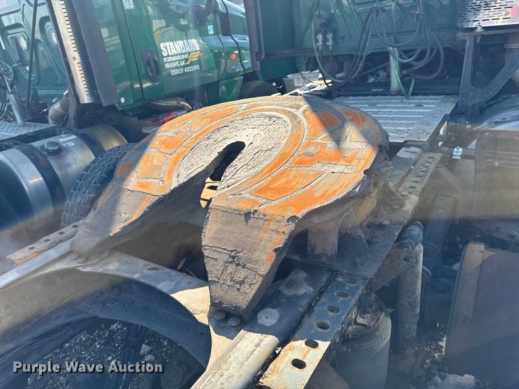 image for item YA2317 2016 Mack CXU613 semi truck