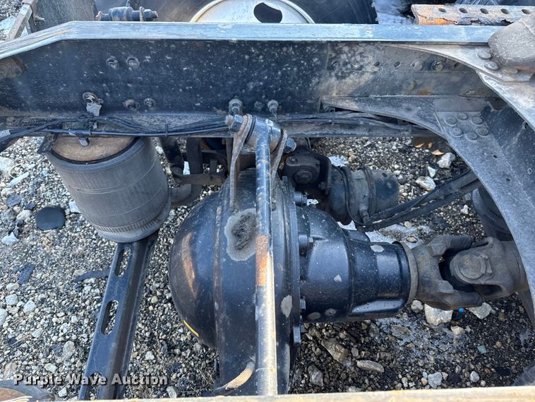 image for item YA2317 2016 Mack CXU613 semi truck