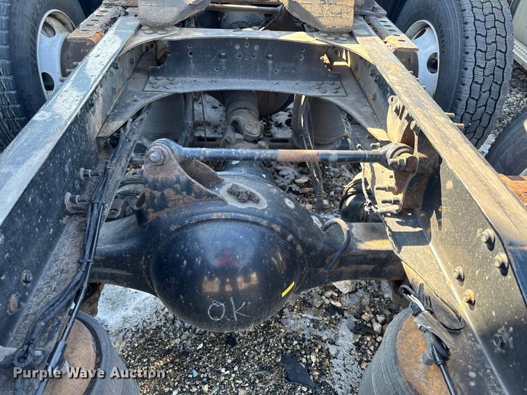 image for item YA2317 2016 Mack CXU613 semi truck