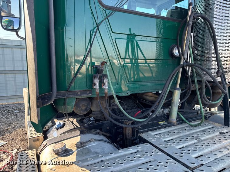 image for item YA2317 2016 Mack CXU613 semi truck