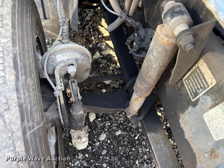 image for item YA2317 2016 Mack CXU613 semi truck