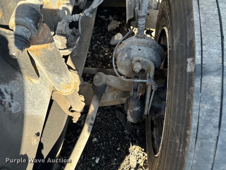 image for item YA2317 2016 Mack CXU613 semi truck