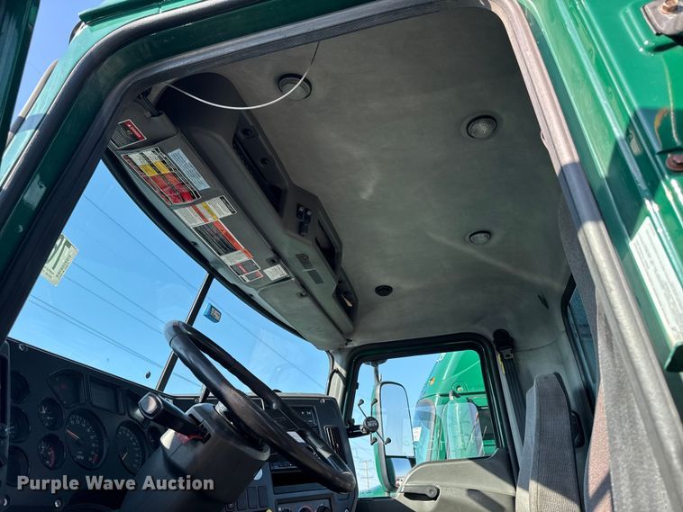 image for item YA2317 2016 Mack CXU613 semi truck