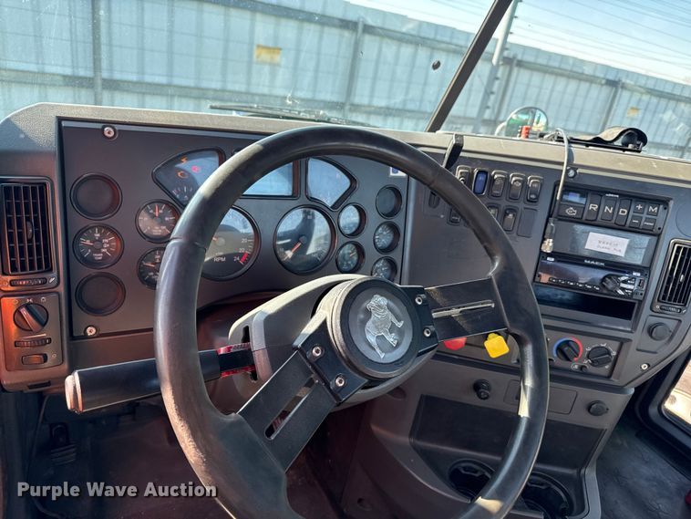 image for item YA2317 2016 Mack CXU613 semi truck