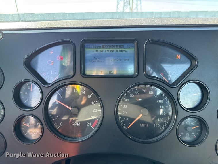 image for item YA2317 2016 Mack CXU613 semi truck