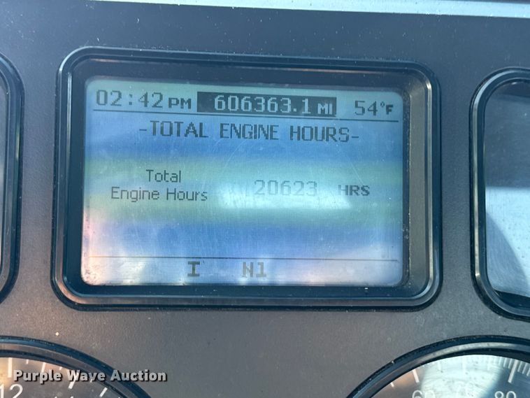 image for item YA2317 2016 Mack CXU613 semi truck