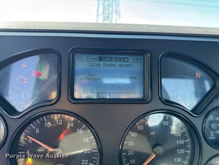 image for item YA2317 2016 Mack CXU613 semi truck