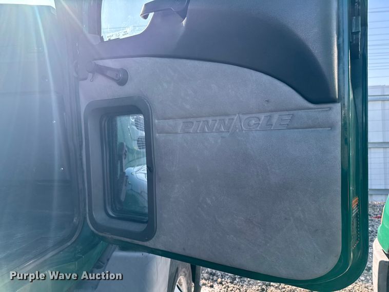 image for item YA2317 2016 Mack CXU613 semi truck