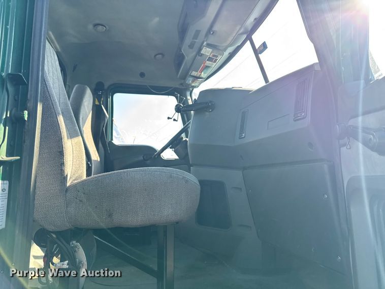 image for item YA2317 2016 Mack CXU613 semi truck