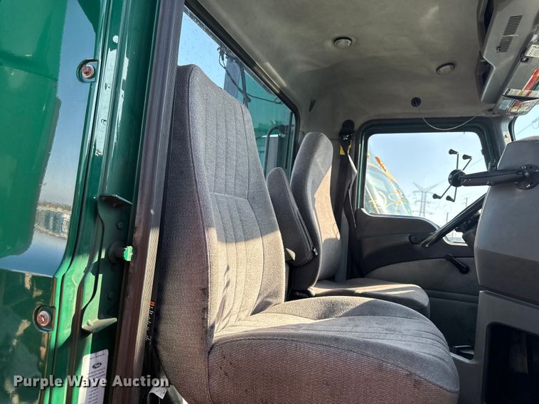 image for item YA2317 2016 Mack CXU613 semi truck