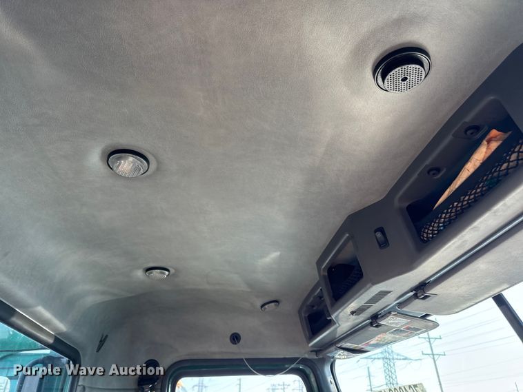 image for item YA2317 2016 Mack CXU613 semi truck