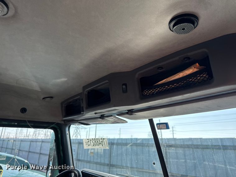 image for item YA2317 2016 Mack CXU613 semi truck