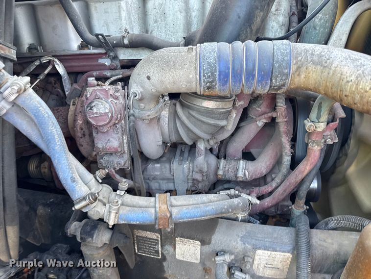 image for item YA2317 2016 Mack CXU613 semi truck