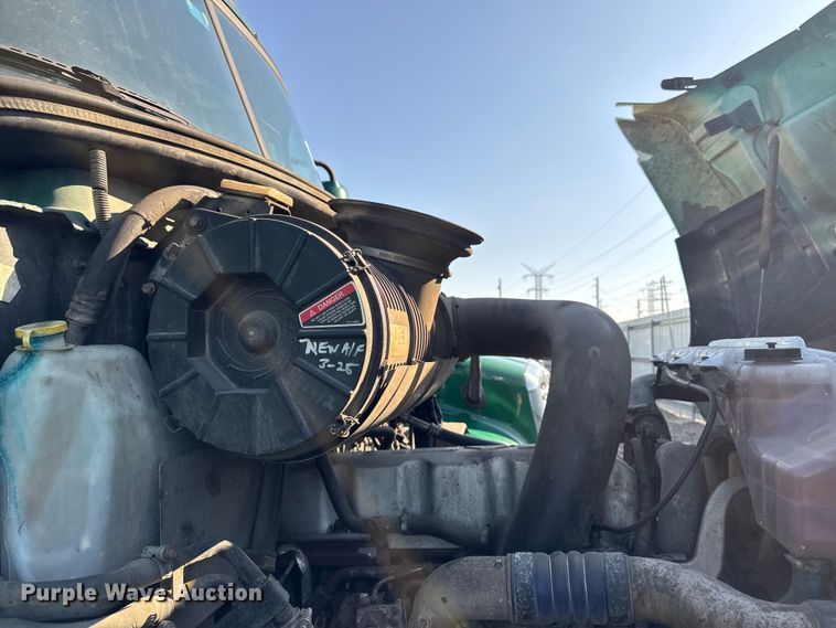 image for item YA2317 2016 Mack CXU613 semi truck