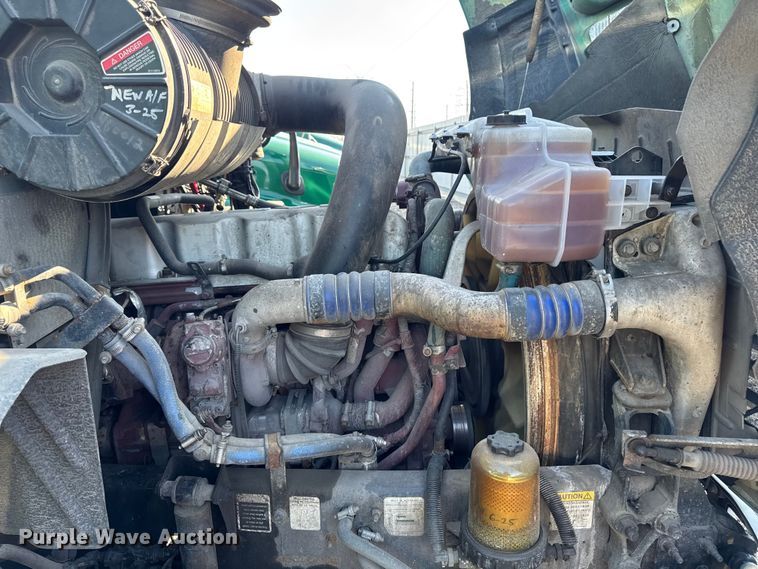 image for item YA2317 2016 Mack CXU613 semi truck