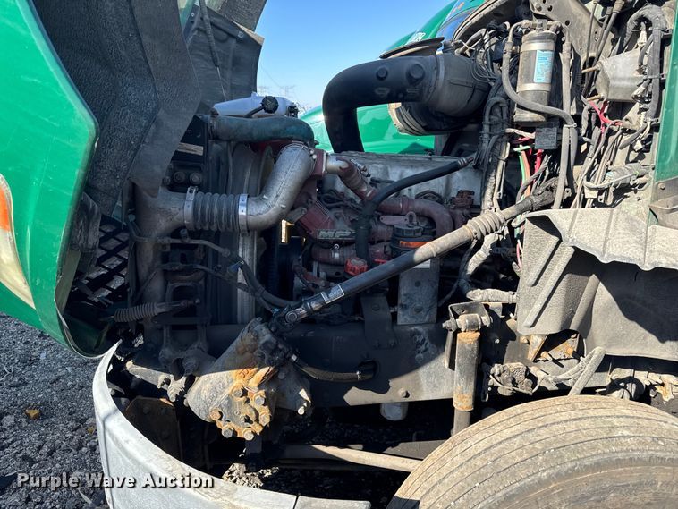 image for item YA2317 2016 Mack CXU613 semi truck