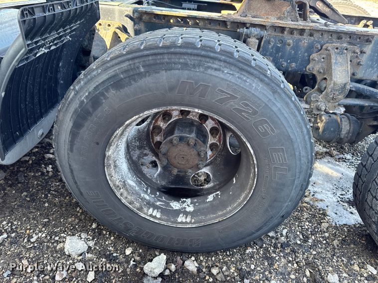 image for item YA2317 2016 Mack CXU613 semi truck