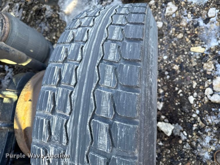 image for item YA2317 2016 Mack CXU613 semi truck