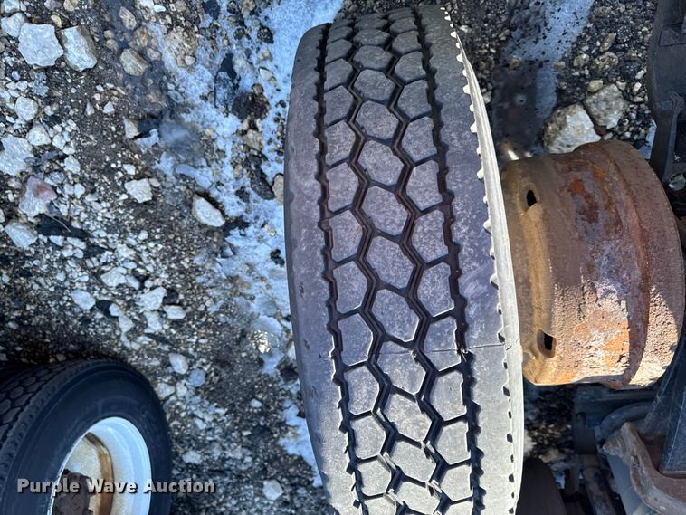 image for item YA2317 2016 Mack CXU613 semi truck