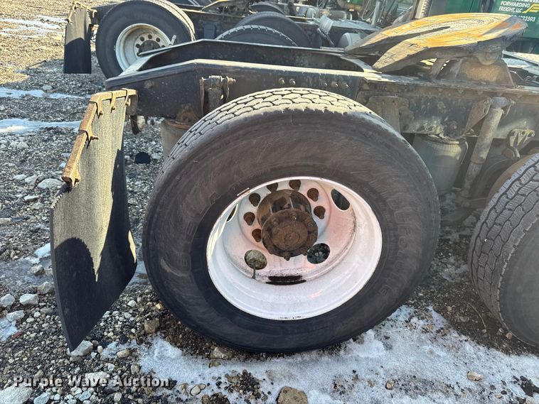 image for item YA2317 2016 Mack CXU613 semi truck