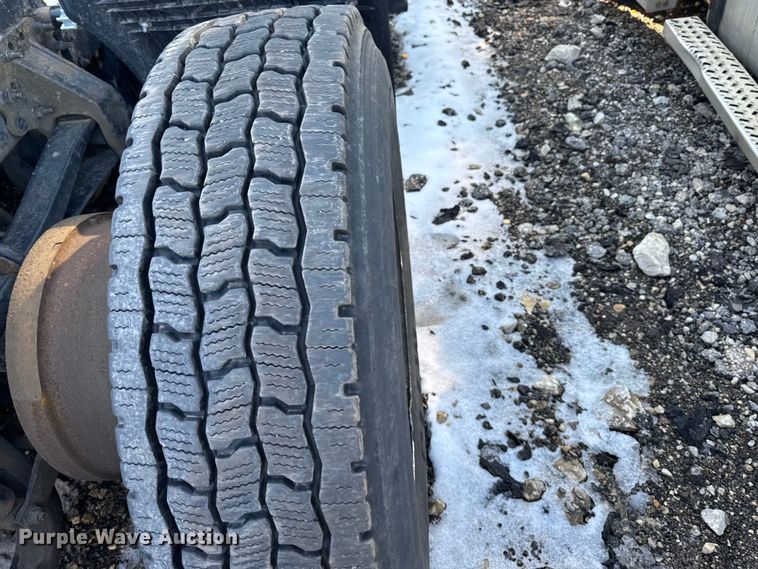 image for item YA2317 2016 Mack CXU613 semi truck