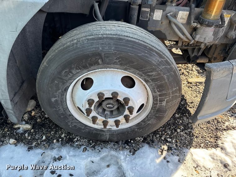 image for item YA2317 2016 Mack CXU613 semi truck