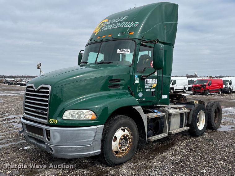 image for item YA2318 2016 Mack CXU613 semi truck