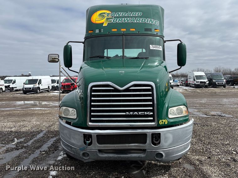 image for item YA2318 2016 Mack CXU613 semi truck