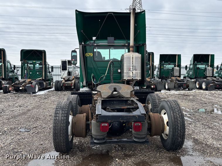 image for item YA2318 2016 Mack CXU613 semi truck