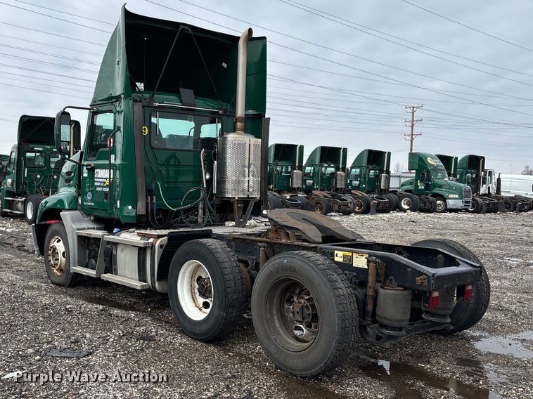 image for item YA2318 2016 Mack CXU613 semi truck