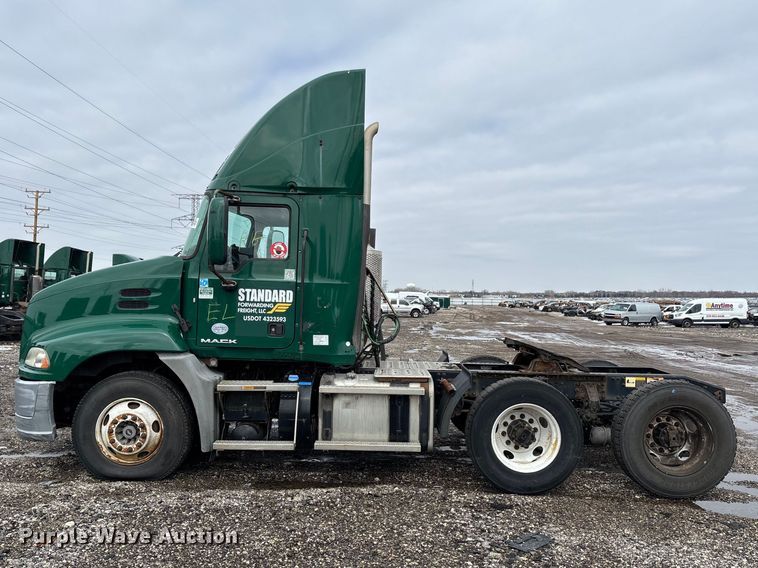 image for item YA2318 2016 Mack CXU613 semi truck