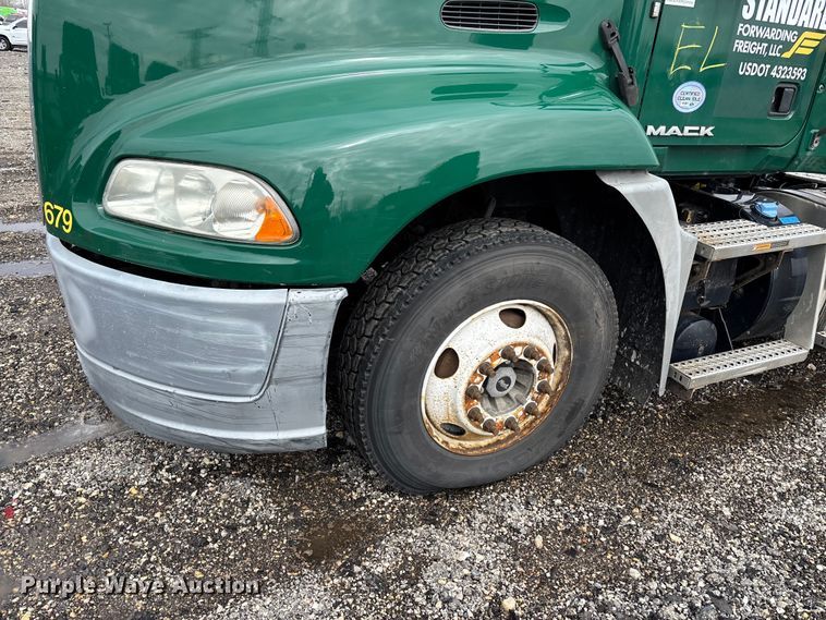 image for item YA2318 2016 Mack CXU613 semi truck