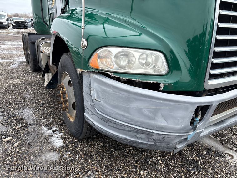 image for item YA2318 2016 Mack CXU613 semi truck