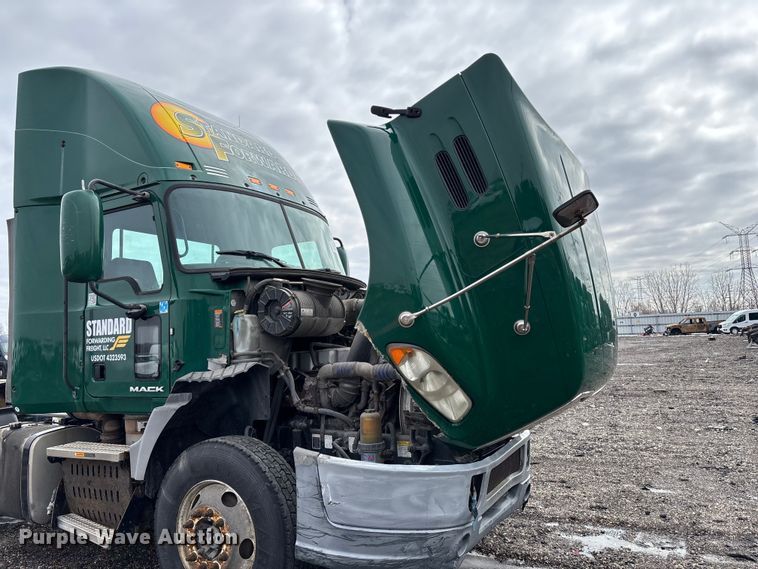 image for item YA2318 2016 Mack CXU613 semi truck