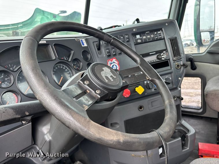 image for item YA2318 2016 Mack CXU613 semi truck