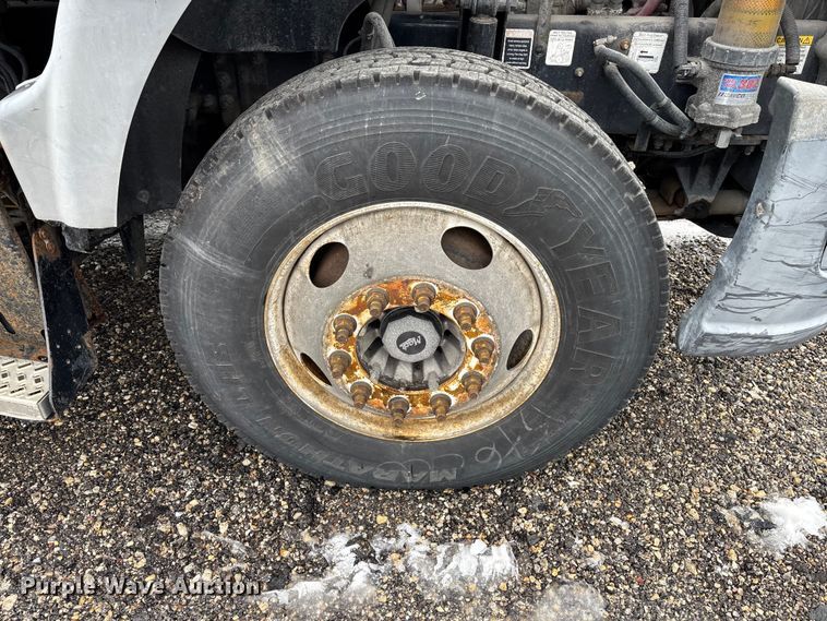 image for item YA2318 2016 Mack CXU613 semi truck