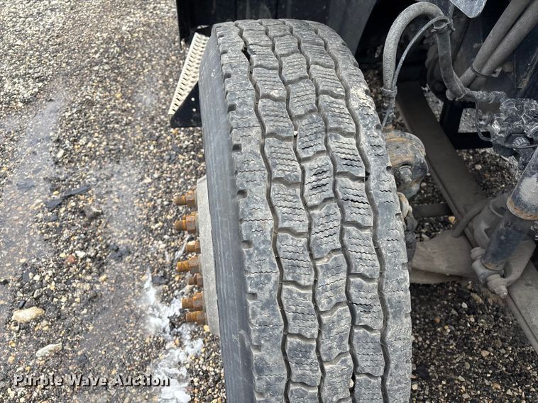 image for item YA2318 2016 Mack CXU613 semi truck